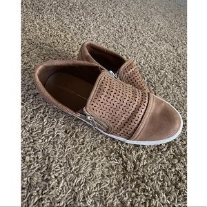 Report Women’s Size 9 Slip-on Shoes